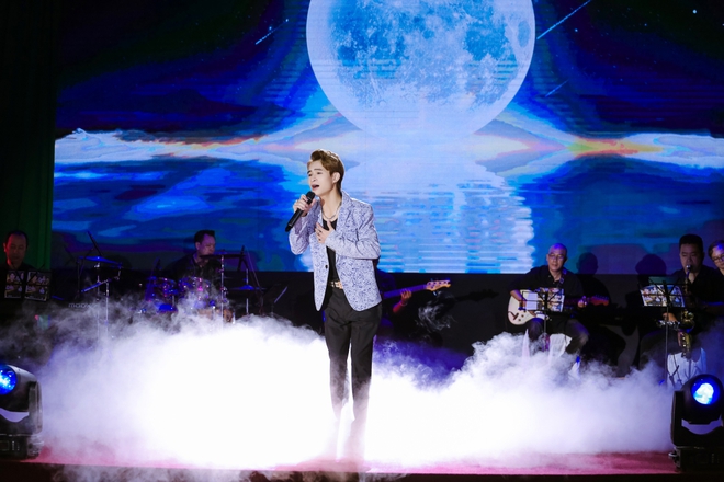 Quán quân Tuyệt đỉnh song ca nhí tìm gặp danh ca Ngọc Sơn, gọi là "sư ông" và xin 1 việc- Ảnh 2. Quán quân Tuyệt đỉnh song ca nhí tìm gặp danh ca Ngọc Sơn, gọi là "sư ông" và xin 1 việc- Ảnh 2.