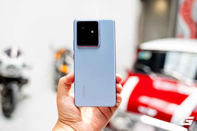 Cận cảnh chiếc điện thoại realme vừa ra mắt mang danh “flagship killer”- Ảnh 2. Cận cảnh chiếc điện thoại realme vừa ra mắt mang danh “flagship killer”- Ảnh 2.
