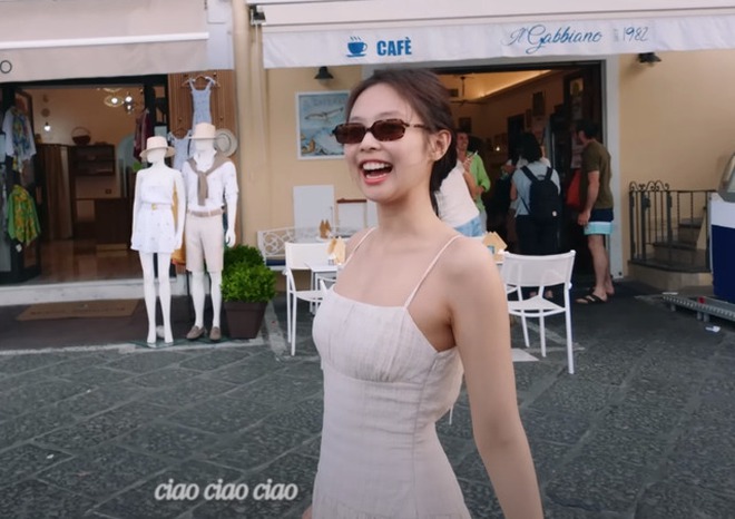 Cô gái có chiều cao khiêm tốn lại là IT Girl toàn cầu, chứng minh: Chỉ cần mặc đẹp, dẫu không cao thì người khác vẫn ngước nhìn!- Ảnh 5. Cô gái có chiều cao khiêm tốn lại là IT Girl toàn cầu, chứng minh: Chỉ cần mặc đẹp, dẫu không cao thì người khác vẫn ngước nhìn!- Ảnh 5.