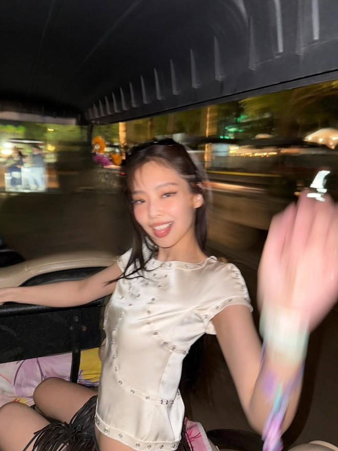 Cô gái có chiều cao khiêm tốn lại là IT Girl toàn cầu, chứng minh: Chỉ cần mặc đẹp, dẫu không cao thì người khác vẫn ngước nhìn!- Ảnh 31. Cô gái có chiều cao khiêm tốn lại là IT Girl toàn cầu, chứng minh: Chỉ cần mặc đẹp, dẫu không cao thì người khác vẫn ngước nhìn!- Ảnh 31.