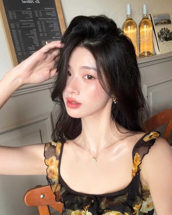 Mỹ nữ váy trắng bước lả lướt khiến dân tình điêu đứng, đang là hot girl bỗng thành “nữ chính ngôn tình”- Ảnh 8. Mỹ nữ váy trắng bước lả lướt khiến dân tình điêu đứng, đang là hot girl bỗng thành “nữ chính ngôn tình”- Ảnh 8.