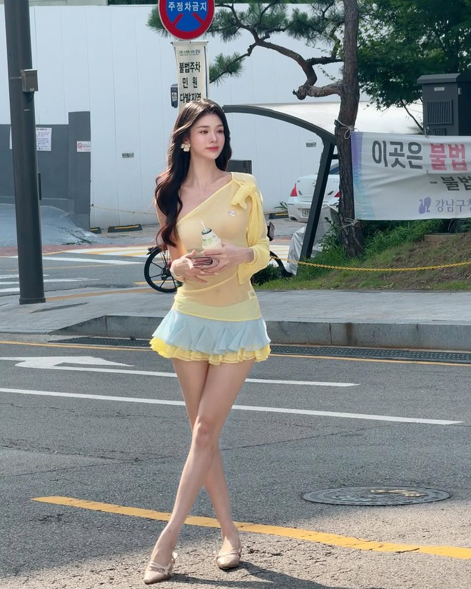Mỹ nữ váy trắng bước lả lướt khiến dân tình điêu đứng, đang là hot girl bỗng thành “nữ chính ngôn tình”- Ảnh 13. Mỹ nữ váy trắng bước lả lướt khiến dân tình điêu đứng, đang là hot girl bỗng thành “nữ chính ngôn tình”- Ảnh 13.