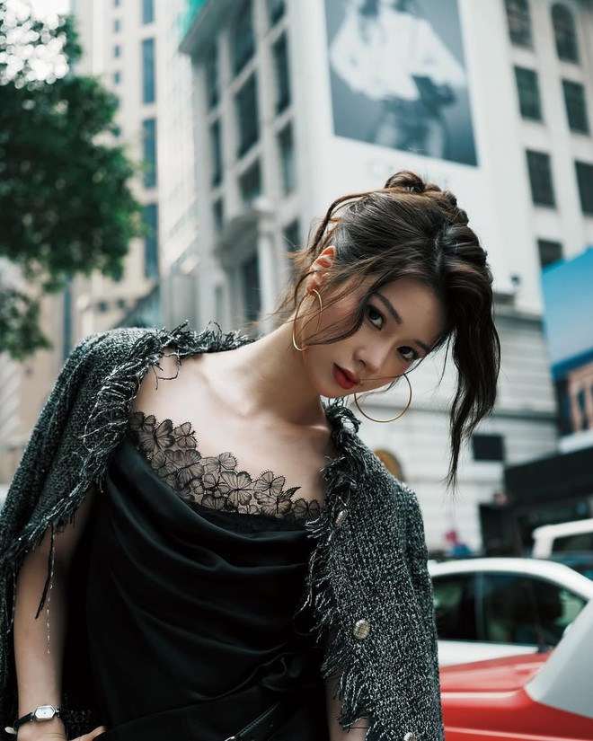 Mỹ nữ váy trắng bước lả lướt khiến dân tình điêu đứng, đang là hot girl bỗng thành “nữ chính ngôn tình”- Ảnh 10. Mỹ nữ váy trắng bước lả lướt khiến dân tình điêu đứng, đang là hot girl bỗng thành “nữ chính ngôn tình”- Ảnh 10.