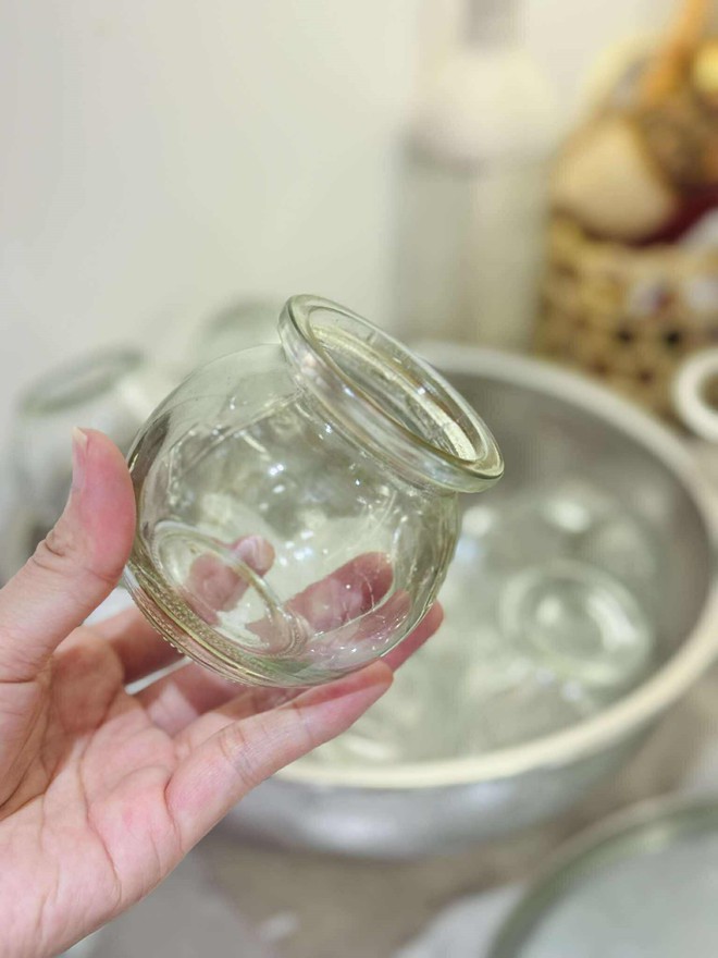 Cho thêm nguyên liệu này vào khi làm sữa chua: Thành phẩm vừa mịn mướt, dẻo thơm, úp ngược cũng không rơi!- Ảnh 2. Cho thêm nguyên liệu này vào khi làm sữa chua: Thành phẩm vừa mịn mướt, dẻo thơm, úp ngược cũng không rơi!- Ảnh 2.