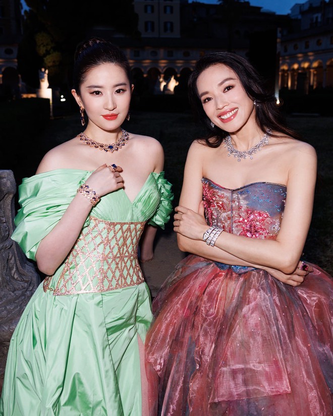 Thư Kỳ cân đồ đỉnh cao, màu “sến” thế này mà vẫn đẹp được!- Ảnh 9. Thư Kỳ cân đồ đỉnh cao, màu “sến” thế này mà vẫn đẹp được!- Ảnh 9.