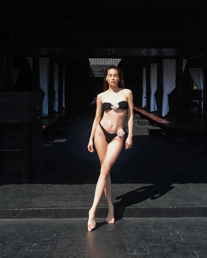 Nửa thập kỉ trôi qua, Hồ Ngọc Hà diện bikini vẫn cứ "đỉnh nóc, kịch trần"!- Ảnh 10. Nửa thập kỉ trôi qua, Hồ Ngọc Hà diện bikini vẫn cứ "đỉnh nóc, kịch trần"!- Ảnh 10.