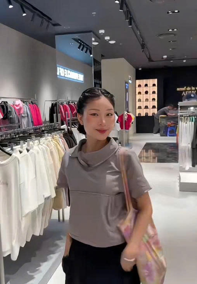 Say đắm tủ đồ của nàng fashion blogger Việt, sành điệu cỡ này thì bảo sao 700k người ấn follow- Ảnh 13. Say đắm tủ đồ của nàng fashion blogger Việt, sành điệu cỡ này thì bảo sao 700k người ấn follow- Ảnh 13.