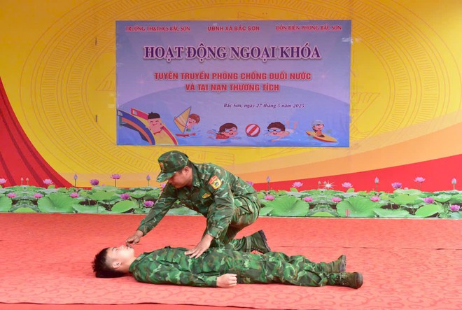 Đồn Biên phòng Bắc Sơn tuyên truyền phòng chống đuối nước cho trẻ em- Ảnh 1.