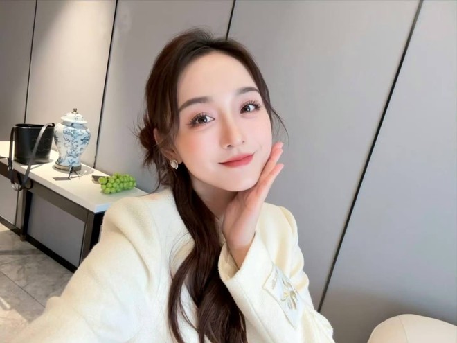 Mỹ nhân phim Khom Lưng U40 trẻ đẹp át cả Tống Tổ Nhi, khuôn mặt "cỡ bàn tay" là lợi thế- Ảnh 7. Mỹ nhân phim Khom Lưng U40 trẻ đẹp át cả Tống Tổ Nhi, khuôn mặt "cỡ bàn tay" là lợi thế- Ảnh 7.