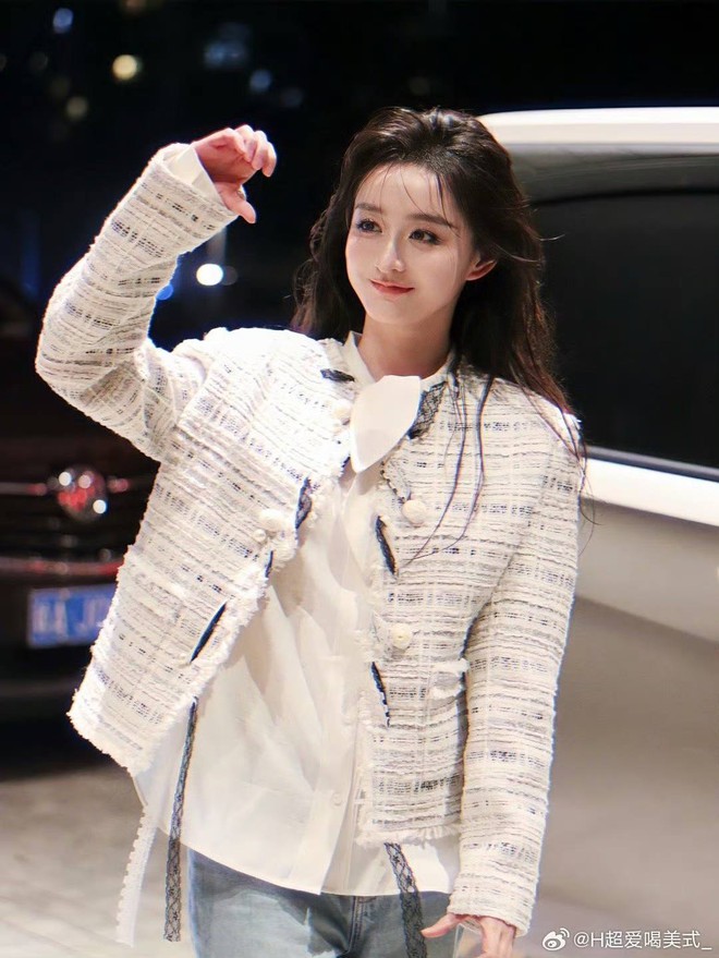 Mỹ nhân phim Khom Lưng U40 trẻ đẹp át cả Tống Tổ Nhi, khuôn mặt "cỡ bàn tay" là lợi thế- Ảnh 11. Mỹ nhân phim Khom Lưng U40 trẻ đẹp át cả Tống Tổ Nhi, khuôn mặt "cỡ bàn tay" là lợi thế- Ảnh 11.