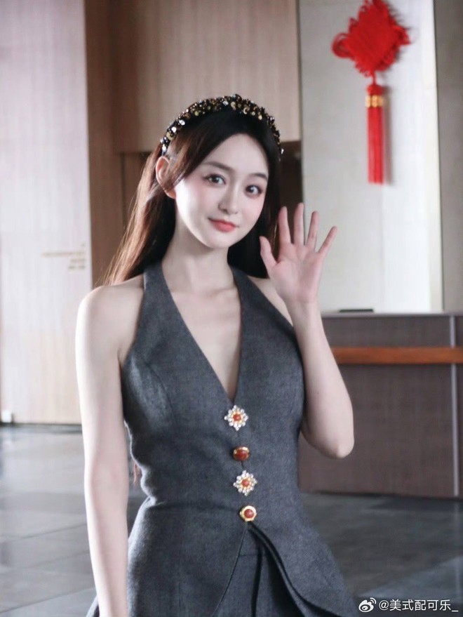 Mỹ nhân phim Khom Lưng U40 trẻ đẹp át cả Tống Tổ Nhi, khuôn mặt "cỡ bàn tay" là lợi thế- Ảnh 15. Mỹ nhân phim Khom Lưng U40 trẻ đẹp át cả Tống Tổ Nhi, khuôn mặt "cỡ bàn tay" là lợi thế- Ảnh 15.