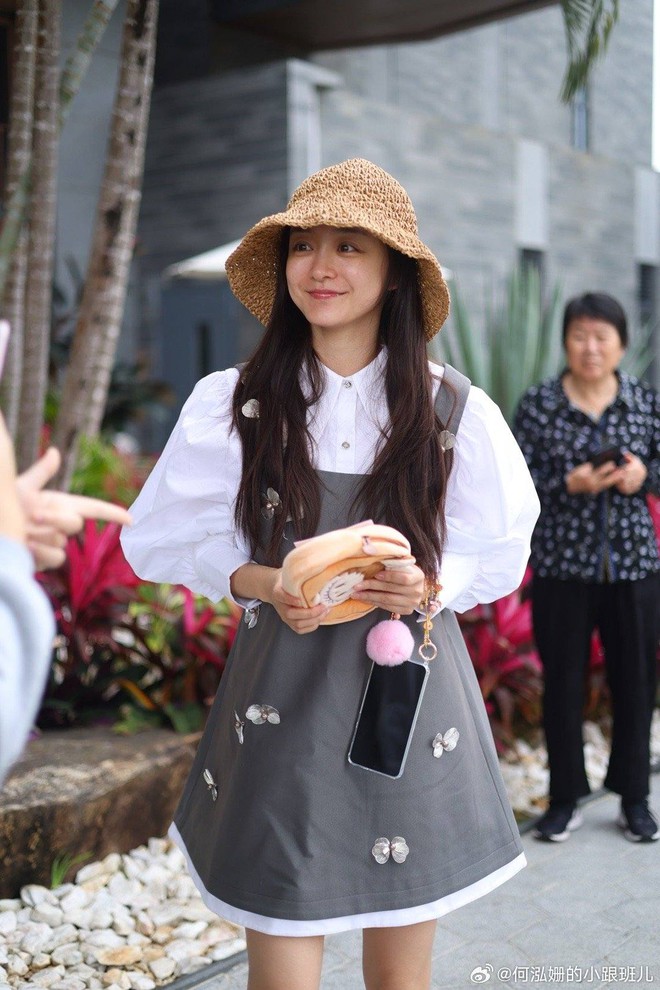 Mỹ nhân phim Khom Lưng U40 trẻ đẹp át cả Tống Tổ Nhi, khuôn mặt "cỡ bàn tay" là lợi thế- Ảnh 14. Mỹ nhân phim Khom Lưng U40 trẻ đẹp át cả Tống Tổ Nhi, khuôn mặt "cỡ bàn tay" là lợi thế- Ảnh 14.