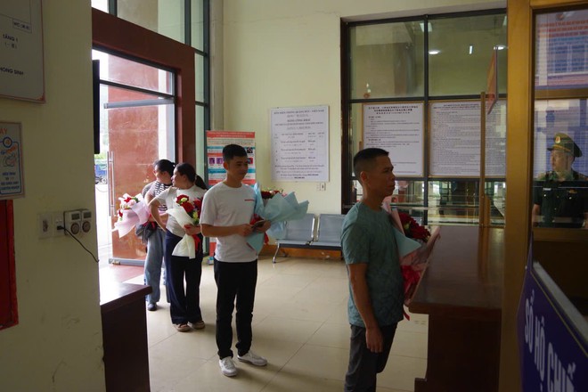 Quảng Ninh: Chính thức vận hành hoạt động xuất nhập cảnh du khách tại Lối thông quan Bắc Phong Sinh- Ảnh 3. Quảng Ninh: Chính thức vận hành hoạt động xuất nhập cảnh du khách tại Lối thông quan Bắc Phong Sinh- Ảnh 3.