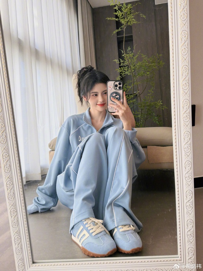 "Mỹ nữ 4000 năm có một" đã visual xuất sắc, lại thêm style sành điệu, xinh hết nước chấm- Ảnh 10. "Mỹ nữ 4000 năm có một" đã visual xuất sắc, lại thêm style sành điệu, xinh hết nước chấm- Ảnh 10.