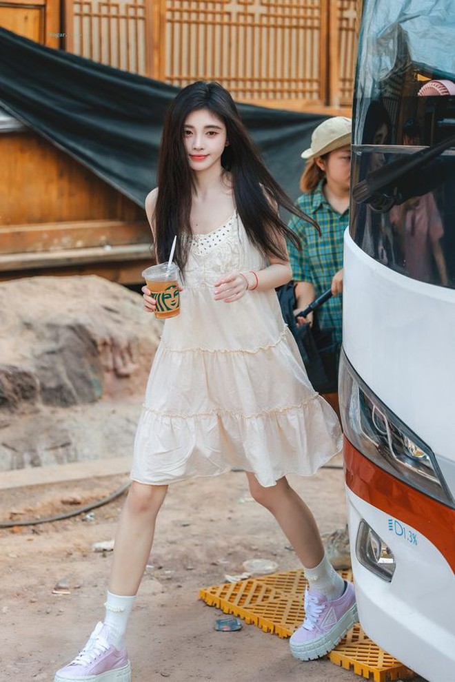"Mỹ nữ 4000 năm có một" đã visual xuất sắc, lại thêm style sành điệu, xinh hết nước chấm- Ảnh 14. "Mỹ nữ 4000 năm có một" đã visual xuất sắc, lại thêm style sành điệu, xinh hết nước chấm- Ảnh 14.