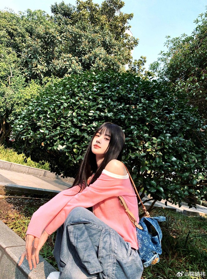 "Mỹ nữ 4000 năm có một" đã visual xuất sắc, lại thêm style sành điệu, xinh hết nước chấm- Ảnh 7. "Mỹ nữ 4000 năm có một" đã visual xuất sắc, lại thêm style sành điệu, xinh hết nước chấm- Ảnh 7.