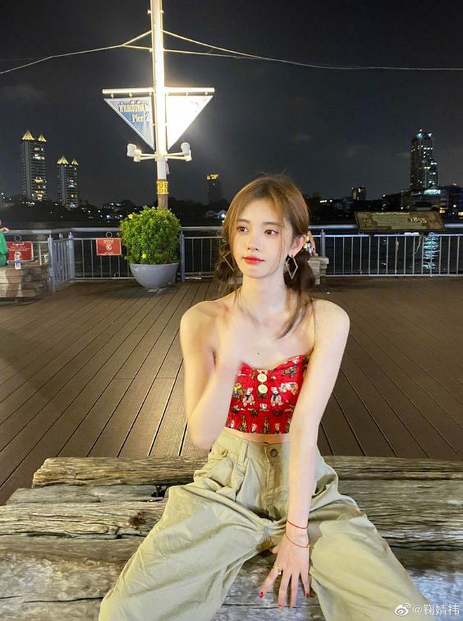 "Mỹ nữ 4000 năm có một" đã visual xuất sắc, lại thêm style sành điệu, xinh hết nước chấm- Ảnh 4. "Mỹ nữ 4000 năm có một" đã visual xuất sắc, lại thêm style sành điệu, xinh hết nước chấm- Ảnh 4.