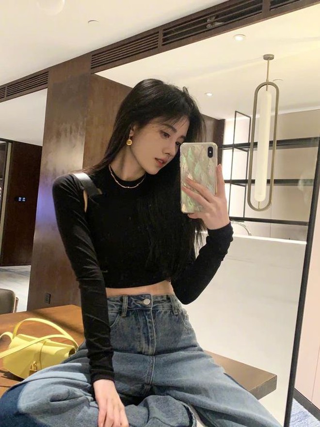 "Mỹ nữ 4000 năm có một" đã visual xuất sắc, lại thêm style sành điệu, xinh hết nước chấm- Ảnh 6. "Mỹ nữ 4000 năm có một" đã visual xuất sắc, lại thêm style sành điệu, xinh hết nước chấm- Ảnh 6.
