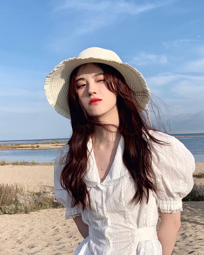 "Mỹ nữ 4000 năm có một" đã visual xuất sắc, lại thêm style sành điệu, xinh hết nước chấm- Ảnh 13. "Mỹ nữ 4000 năm có một" đã visual xuất sắc, lại thêm style sành điệu, xinh hết nước chấm- Ảnh 13.