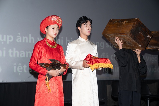 Mai Cát Vi ôm gà đến sự kiện, "lột xác" ở tuổi 16 sau 2 năm giành giải Nữ diễn viên chính xuất sắc- Ảnh 3. Mai Cát Vi ôm gà đến sự kiện, "lột xác" ở tuổi 16 sau 2 năm giành giải Nữ diễn viên chính xuất sắc- Ảnh 3.