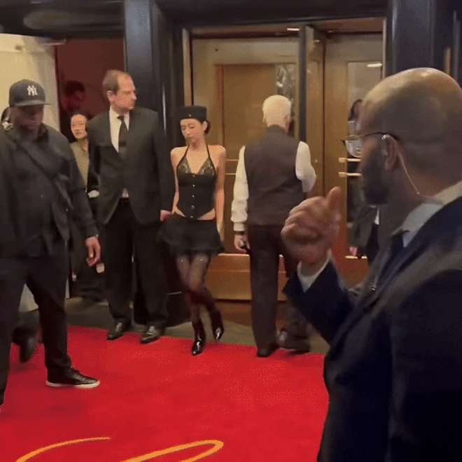 Jennie và Rosé thay đồ "xinh chiến", Lisa kín như bưng tới after party Met Gala- Ảnh 3. Jennie và Rosé thay đồ "xinh chiến", Lisa kín như bưng tới after party Met Gala- Ảnh 3.