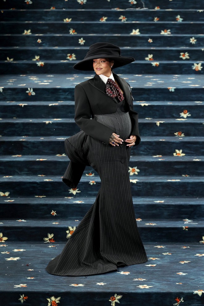 Top 10 sao mặc đẹp tại Met Gala 2025: Bộ 3 BLACKPINK mất hút khỏi danh sách của chủ nhà- Ảnh 10. Top 10 sao mặc đẹp tại Met Gala 2025: Bộ 3 BLACKPINK mất hút khỏi danh sách của chủ nhà- Ảnh 10.