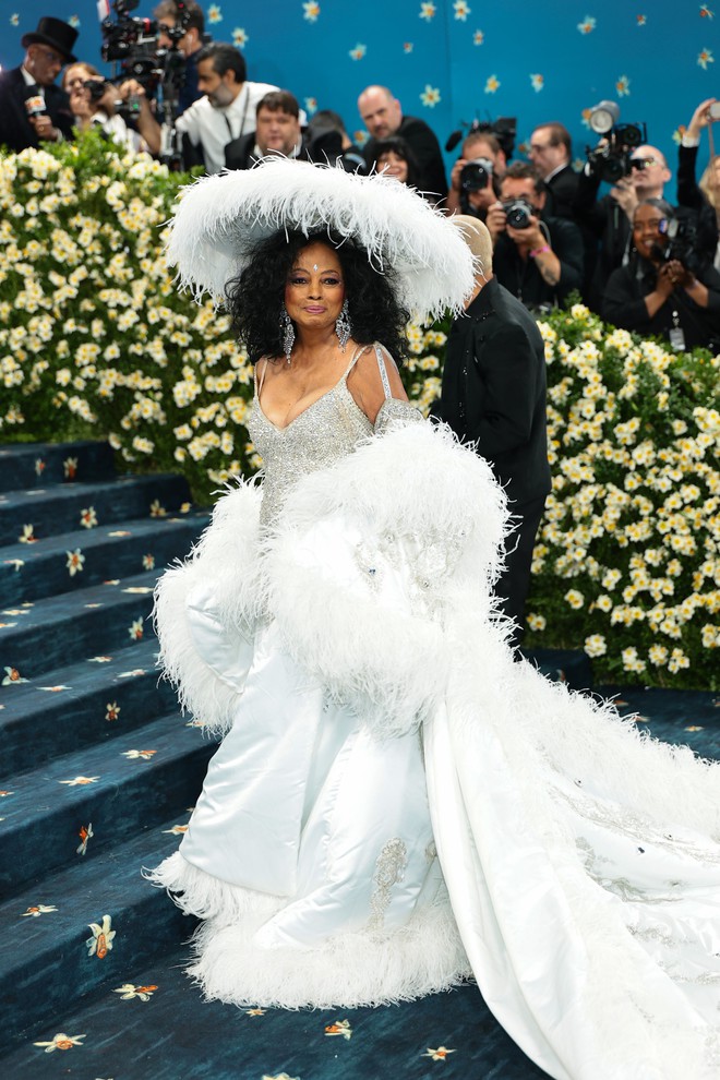 Top 10 sao mặc đẹp tại Met Gala 2025: Bộ 3 BLACKPINK mất hút khỏi danh sách của chủ nhà- Ảnh 3. Top 10 sao mặc đẹp tại Met Gala 2025: Bộ 3 BLACKPINK mất hút khỏi danh sách của chủ nhà- Ảnh 3.