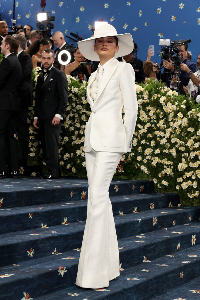 Top 10 sao mặc đẹp tại Met Gala 2025: Bộ 3 BLACKPINK mất hút khỏi danh sách của chủ nhà- Ảnh 2. Top 10 sao mặc đẹp tại Met Gala 2025: Bộ 3 BLACKPINK mất hút khỏi danh sách của chủ nhà- Ảnh 2.