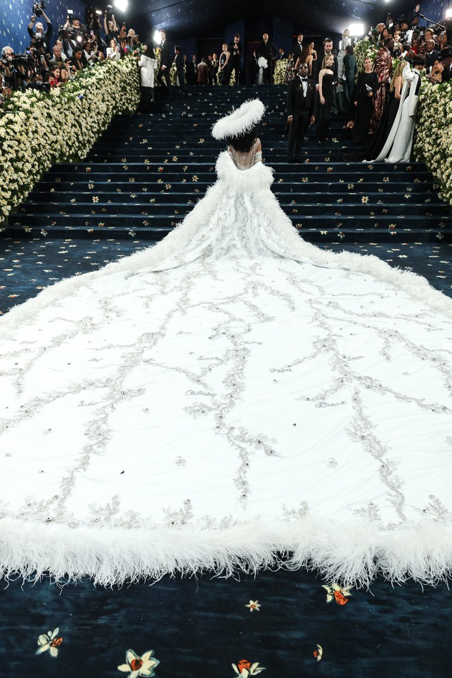 Top 10 sao mặc đẹp tại Met Gala 2025: Bộ 3 BLACKPINK mất hút khỏi danh sách của chủ nhà- Ảnh 4. Top 10 sao mặc đẹp tại Met Gala 2025: Bộ 3 BLACKPINK mất hút khỏi danh sách của chủ nhà- Ảnh 4.