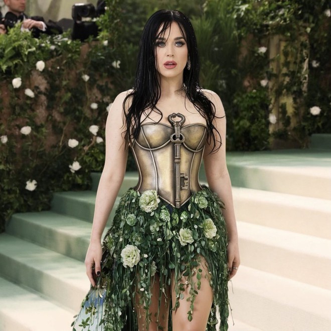 Cú lừa lớn nhất Met Gala 2025 gọi tên Katy Perry- Ảnh 8. Cú lừa lớn nhất Met Gala 2025 gọi tên Katy Perry- Ảnh 8.