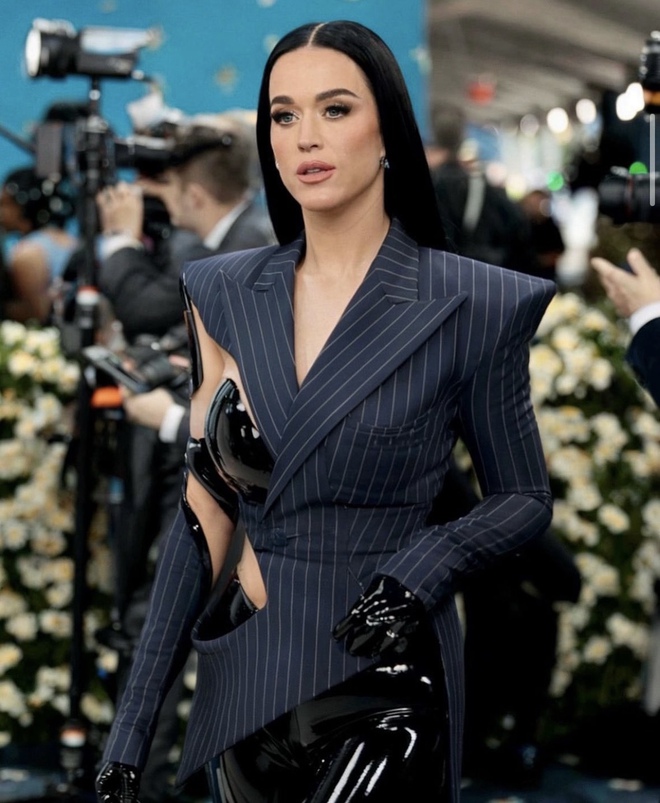 Cú lừa lớn nhất Met Gala 2025 gọi tên Katy Perry- Ảnh 4. Cú lừa lớn nhất Met Gala 2025 gọi tên Katy Perry- Ảnh 4.