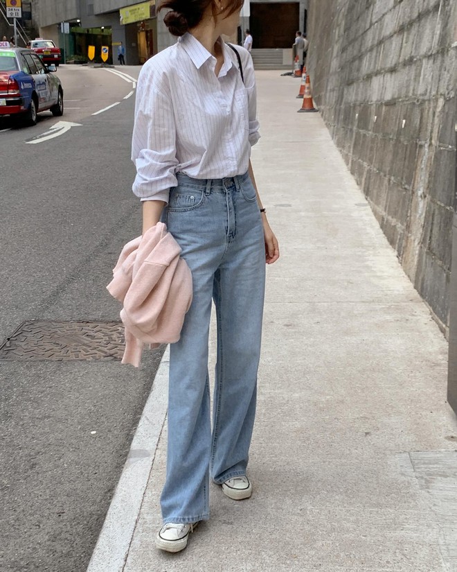 Chị em sẽ mặc đẹp hơn rất nhiều nếu phối 4 mẫu áo này với quần jeans- Ảnh 10. Chị em sẽ mặc đẹp hơn rất nhiều nếu phối 4 mẫu áo này với quần jeans- Ảnh 10.
