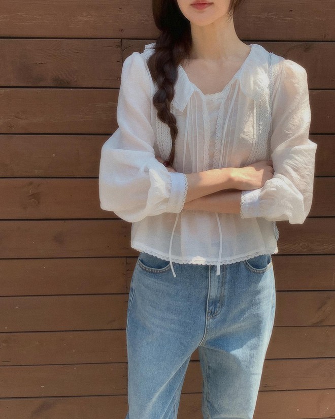 Chị em sẽ mặc đẹp hơn rất nhiều nếu phối 4 mẫu áo này với quần jeans- Ảnh 1. Chị em sẽ mặc đẹp hơn rất nhiều nếu phối 4 mẫu áo này với quần jeans- Ảnh 1.