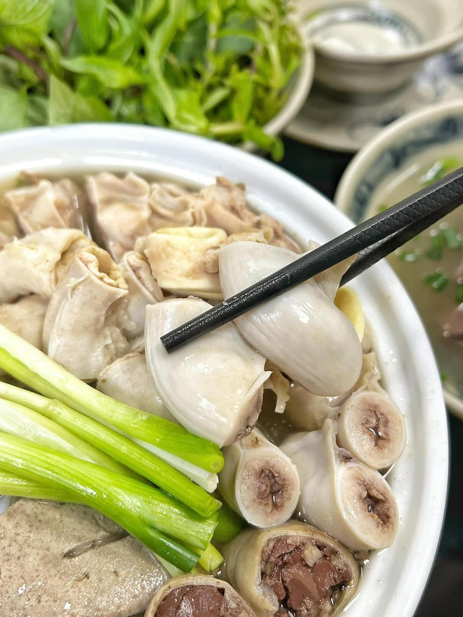 Dân sành ăn tiết lộ loạt quán lòng ngon không phải ai cũng biết ở Hà Nội, bất ngờ với nơi bán 500k/đĩa mà khách vẫn nườm nượp- Ảnh 2. Dân sành ăn tiết lộ loạt quán lòng ngon không phải ai cũng biết ở Hà Nội, bất ngờ với nơi bán 500k/đĩa mà khách vẫn nườm nượp- Ảnh 2.
