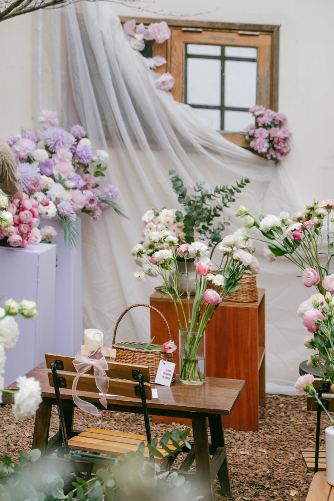Đồ án tốt nghiệp của "con nhà người ta" sáng tạo đến mức bê cả đám hỏi đến trường: Sinh viên hóa cô dâu, thầy cô thành khách mời hết!- Ảnh 3. Đồ án tốt nghiệp của "con nhà người ta" sáng tạo đến mức bê cả đám hỏi đến trường: Sinh viên hóa cô dâu, thầy cô thành khách mời hết!- Ảnh 3.