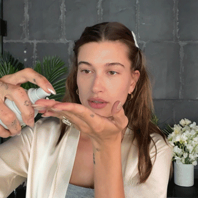 30 triệu lượt xem cách Hailey Bieber chiến thắng hung thần Getty: Hoá ra là mẹo Jennie vẫn dùng, thu nhỏ lỗ chân lông cực đỉnh!- Ảnh 10. 30 triệu lượt xem cách Hailey Bieber chiến thắng hung thần Getty: Hoá ra là mẹo Jennie vẫn dùng, thu nhỏ lỗ chân lông cực đỉnh!- Ảnh 10.