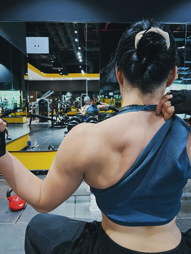 Thứ còn gây sốc hơn cơ bắp cuồn cuộn của Angela Phương Trinh- Ảnh 4. Thứ còn gây sốc hơn cơ bắp cuồn cuộn của Angela Phương Trinh- Ảnh 4.
