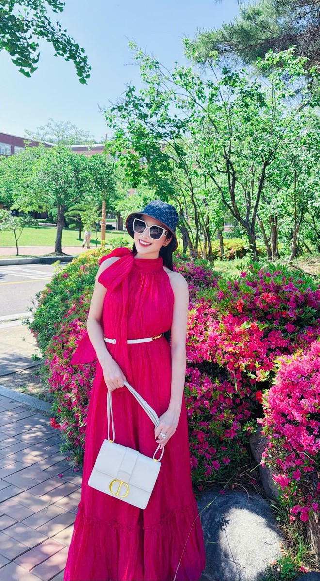 MC Kim Huyền Sâm đăng loạt ảnh du lịch Hàn Quốc cùng con, 40 tuổi trẻ đẹp như 20- Ảnh 1. MC hi88. com Huyền Sâm đăng loạt ảnh du lịch Hàn Quốc cùng con, 40 tuổi trẻ đẹp như 20- Ảnh 1.