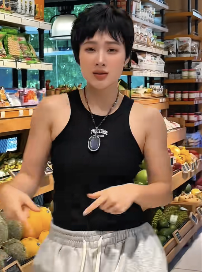 Thứ còn gây sốc hơn cơ bắp cuồn cuộn của Angela Phương Trinh- Ảnh 1. Thứ còn gây sốc hơn cơ bắp cuồn cuộn của Angela Phương Trinh- Ảnh 1.