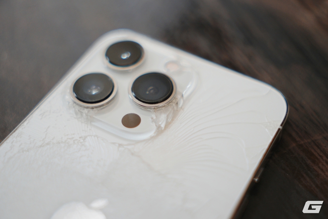 iPhone 13 Pro sau 2 năm: Mặt lưng vỡ nát, pin còn 82%, không muốn lên đời nhưng có thể phải nghĩ lại vì iOS 26- Ảnh 6. iPhone 13 Pro sau 2 năm: Mặt lưng vỡ nát, pin còn 82%, không muốn lên đời nhưng có thể phải nghĩ lại vì iOS 26- Ảnh 6.