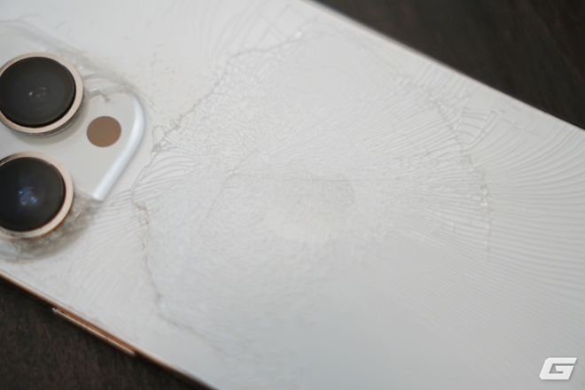 iPhone 13 Pro sau 2 năm: Mặt lưng vỡ nát, pin còn 82%, không muốn lên đời nhưng có thể phải nghĩ lại vì iOS 26- Ảnh 4. iPhone 13 Pro sau 2 năm: Mặt lưng vỡ nát, pin còn 82%, không muốn lên đời nhưng có thể phải nghĩ lại vì iOS 26- Ảnh 4.
