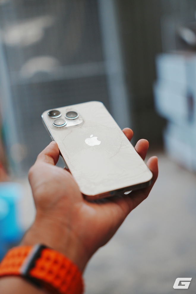 iPhone 13 Pro sau 2 năm: Mặt lưng vỡ nát, pin còn 82%, không muốn lên đời nhưng có thể phải nghĩ lại vì iOS 26- Ảnh 5. iPhone 13 Pro sau 2 năm: Mặt lưng vỡ nát, pin còn 82%, không muốn lên đời nhưng có thể phải nghĩ lại vì iOS 26- Ảnh 5.