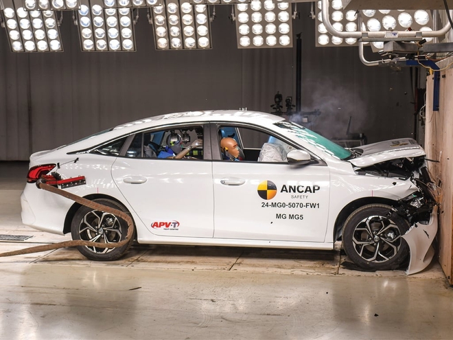 MG5 thoát mốc kém an toàn qua bài 'test' chuyên môn nhưng vẫn thua xa Mazda3, thêm ADAS mà vẫn chưa đủ- Ảnh 1. MG5 thoát mốc kém an toàn qua bài 'test' chuyên môn nhưng vẫn thua xa Mazda3, thêm ADAS mà vẫn chưa đủ- Ảnh 1.