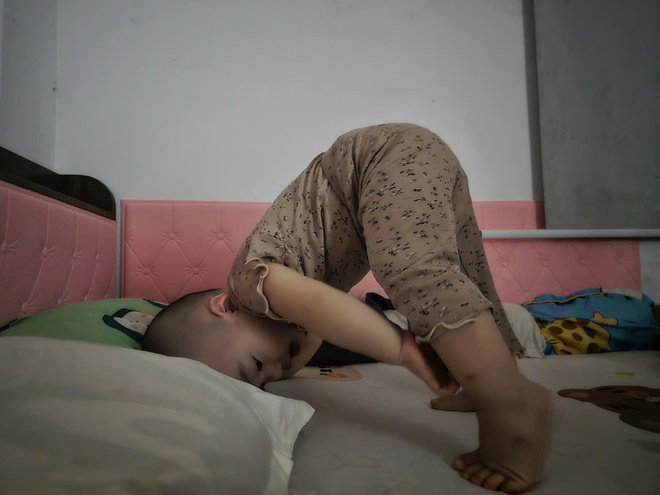 Thành công sau 3 lần thất bại với phương pháp "Cry It Out", mẹ bỉm này nhận ra rằng TỰ NGỦ không có nghĩa là bắt con phải NGỦ 1 MÌNH- Ảnh 3. Thành công sau 3 lần thất bại với phương pháp "Cry It Out", mẹ bỉm này nhận ra rằng TỰ NGỦ không có nghĩa là bắt con phải NGỦ 1 MÌNH- Ảnh 3.