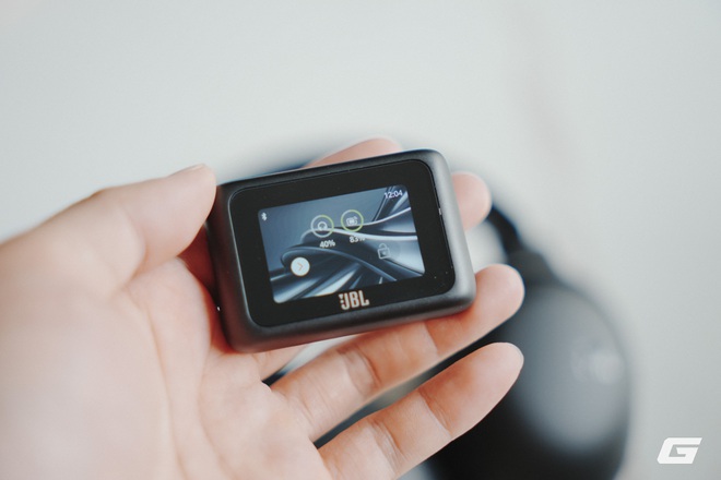 Trải nghiệm JBL Tour One M3 Smart Tx: Chống ồn ấn tượng, đeo “sướng” tai, pin bền lại có thêm phụ kiện kết nối kèm màn hình cảm ứng rất hay- Ảnh 22. Trải nghiệm JBL Tour One M3 Smart Tx: Chống ồn ấn tượng, đeo “sướng” hi88.com - hi88.win, pin bền lại có thêm phụ kiện kết nối kèm màn hình cảm ứng rất hay- Ảnh 22.