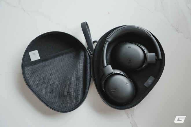 Trải nghiệm JBL Tour One M3 Smart Tx: Chống ồn ấn tượng, đeo “sướng” tai, pin bền lại có thêm phụ kiện kết nối kèm màn hình cảm ứng rất hay- Ảnh 9. Trải nghiệm JBL Tour One M3 Smart Tx: Chống ồn ấn tượng, đeo “sướng” hi88.com - hi88.win, pin bền lại có thêm phụ kiện kết nối kèm màn hình cảm ứng rất hay- Ảnh 9.