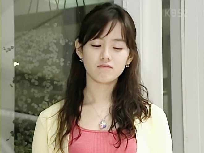 Bất cứ chị em nào cũng muốn mặc đẹp như Son Ye Jin trong "Hương mùa hè" năm ấy- Ảnh 11. Bất cứ chị em nào cũng muốn mặc đẹp như Son Ye Jin trong "Hương mùa hè" năm ấy- Ảnh 11.