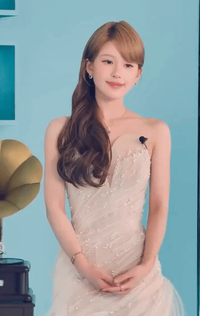 Triệu Lộ Tư mặc đồ thiết kế Việt Nam đẹp xuất thần, xinh nhất trong những lần gần đây- Ảnh 2. Triệu Lộ Tư mặc đồ thiết kế Việt Nam đẹp xuất thần, xinh nhất trong những lần gần đây- Ảnh 2.