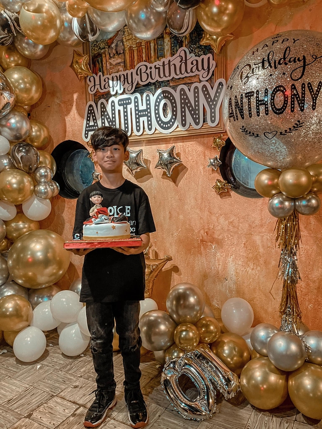 Ba quý tử chuẩn "rich kid" của Vbiz: Sống giữa xa hoa, đồ hiệu chỉ là chuyện nhỏ nhưng giáo dục mới là thứ được đầu tư lớn nhất- Ảnh 46. Ba quý tử chuẩn "rich kid" của Vbiz: Sống giữa xa hoa, đồ hiệu chỉ là chuyện nhỏ nhưng giáo dục mới là thứ được đầu tư lớn nhất- Ảnh 46.