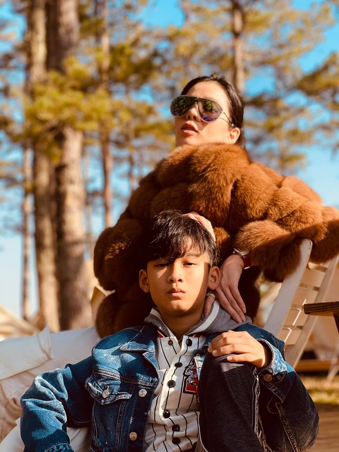 Ba quý tử chuẩn "rich kid" của Vbiz: Sống giữa xa hoa, đồ hiệu chỉ là chuyện nhỏ nhưng giáo dục mới là thứ được đầu tư lớn nhất- Ảnh 43. Ba quý tử chuẩn "rich kid" của Vbiz: Sống giữa xa hoa, đồ hiệu chỉ là chuyện nhỏ nhưng giáo dục mới là thứ được đầu tư lớn nhất- Ảnh 43.